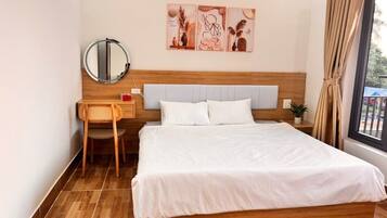 Desk, laptop workspace, free WiFi, bed sheets