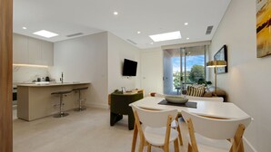Living area - Sea You in Batemans Bay - Steps from the Beach (Batemans Bay)