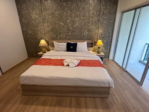 Superior Double Room, Non Smoking, Balcony | Desk, laptop workspace, free WiFi, bed sheets - Global Hills Hotel (Patong)