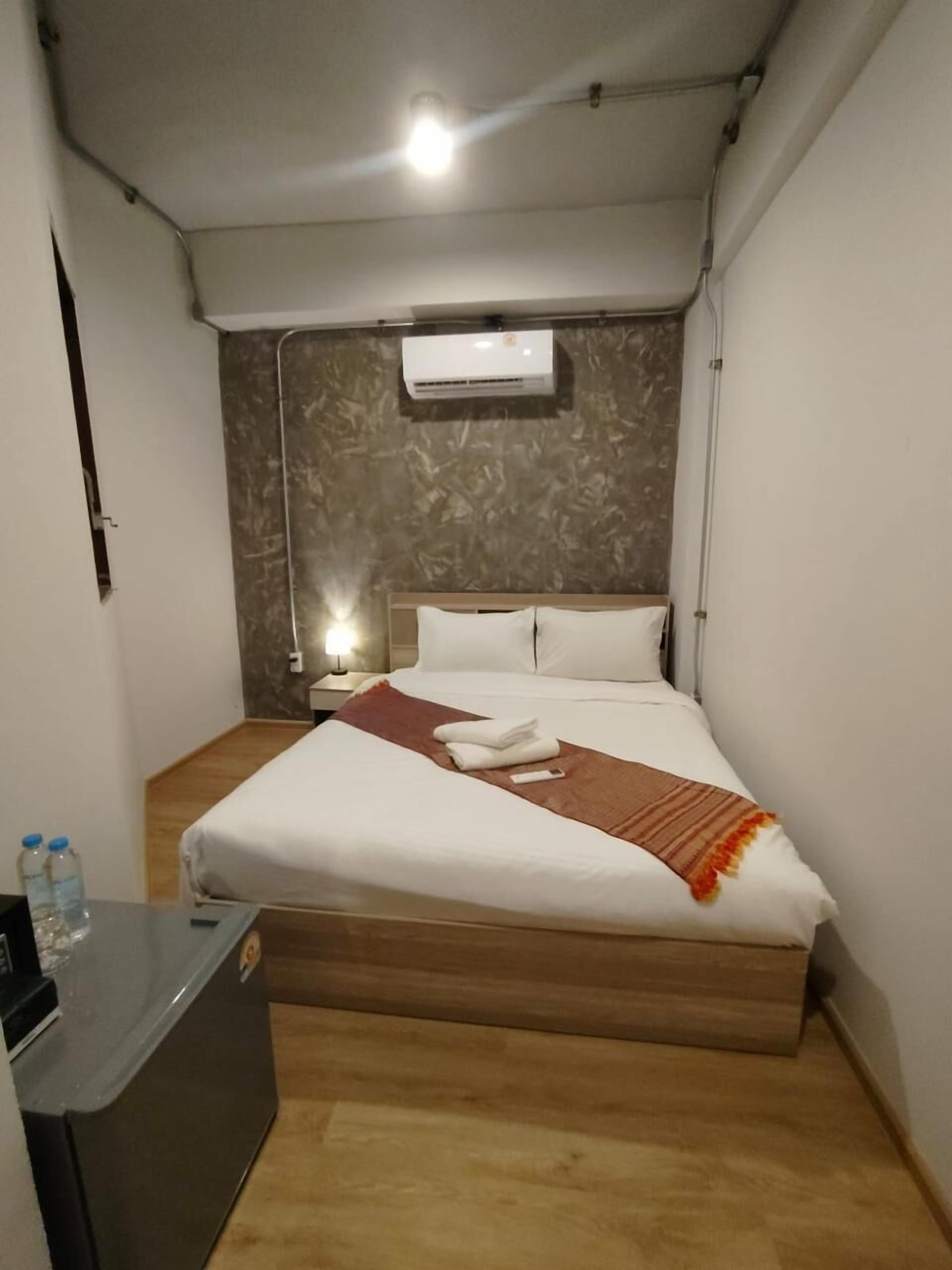 Standard-Doppelzimmer | Schreibtisch, laptopgeeigneter Arbeitsplatz, kostenloses WLAN