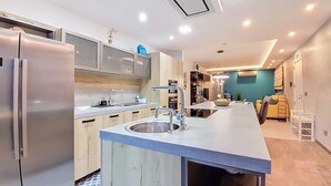 Coffee/tea maker, fridge, microwave, oven - Seafront Apt Mellieha with Stunning Sea Views (Il-Mellieħa)