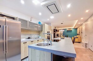 Fridge, microwave, oven, stovetop - Seafront Apt Mellieha with Stunning Sea Views (Il-Mellieħa)