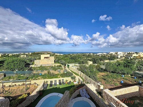 Peaceful Home with Private Pool and Rooftop Jacuzzi