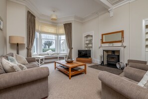 TV, fireplace, DVD player - St Albans Lower | Elie (Elie)