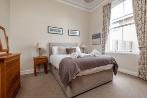 3 bedrooms, iron/ironing board, free WiFi, bed sheets - St Albans Lower | Elie (Elie)