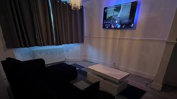 House, 3 Bedrooms, Accessible | Living room