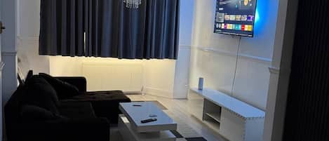 House, 3 Bedrooms, Accessible | Living room