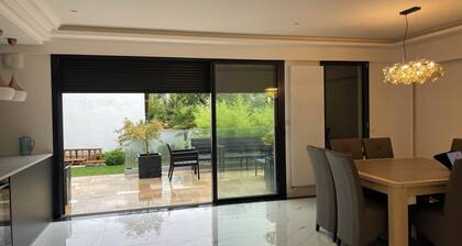 Grande maison de famille. Villa au porte de Paris