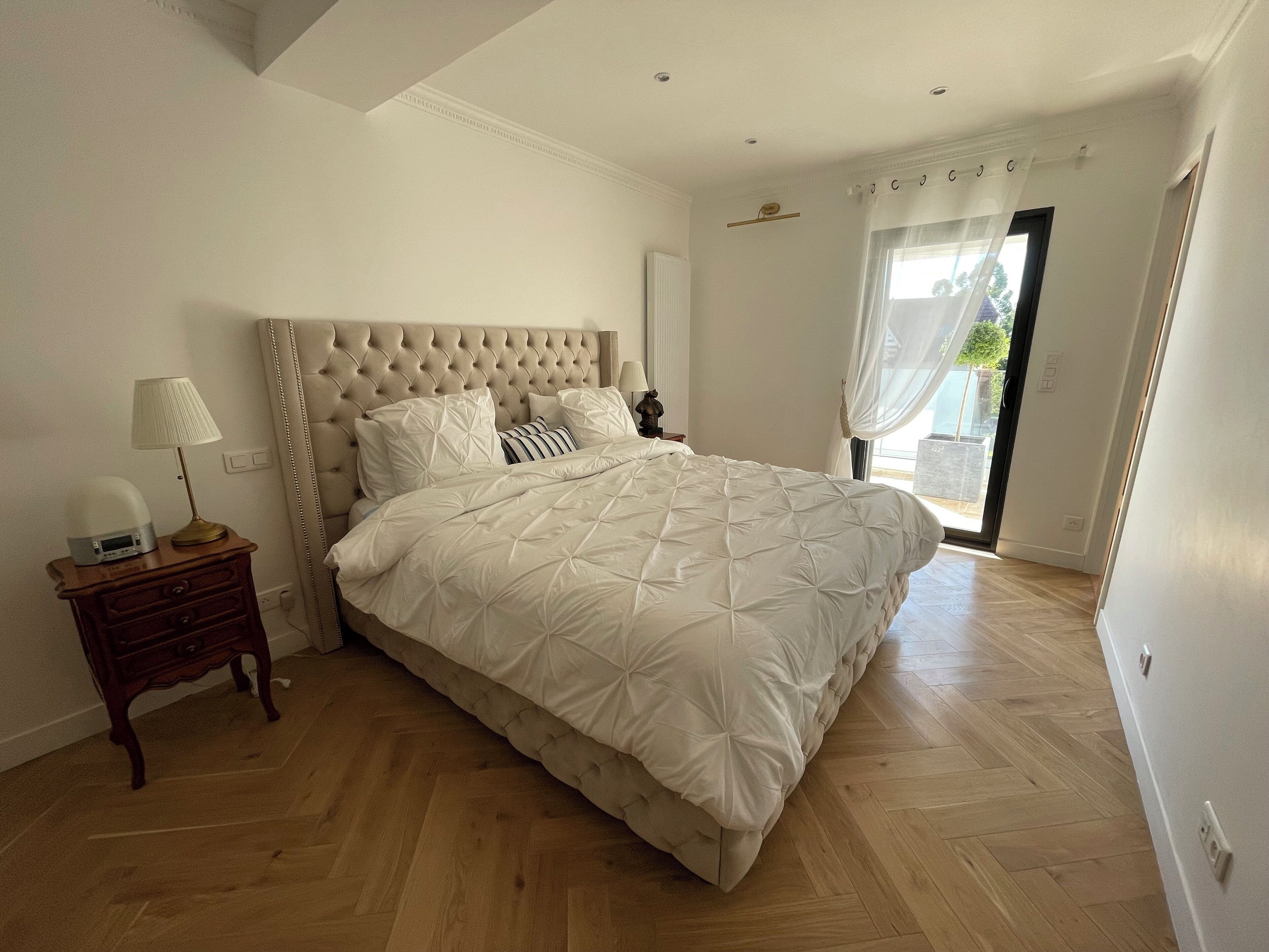 6 bedrooms, WiFi, bed sheets