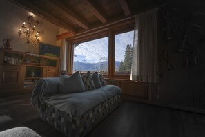 TV - Casa Funivia 2, close to the cable car and the center (Cortina d´Ampezzo)