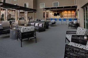 Bar (on property) - Close to UT Austin + Pool. Bar. Free Breakfast. (Austin)