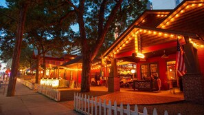 Exterior - Close to UT Austin + Rooftop Pool. Bar. Dining. (Austin)