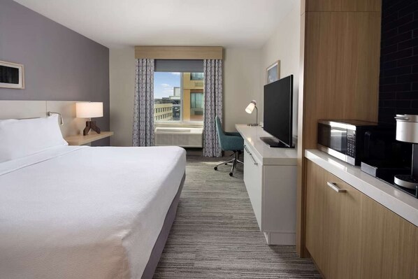Desk, iron/ironing board, WiFi, bed sheets