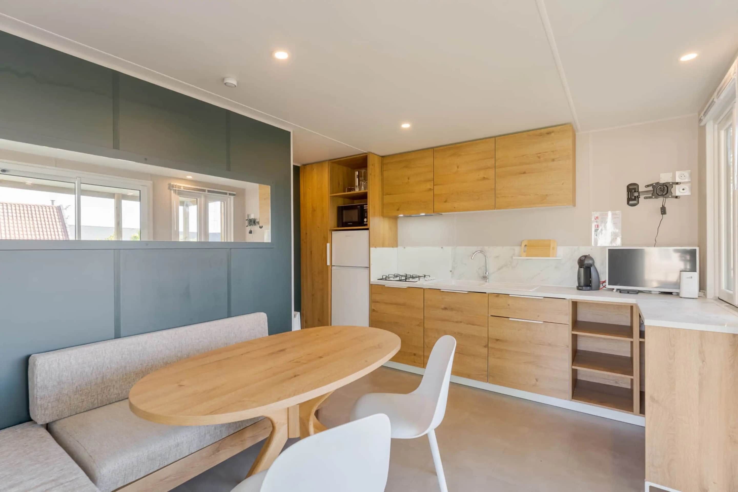 Chalet | Privékeuken | Een koelkast, een magnetron, een koffiezetapparaat/waterkoker