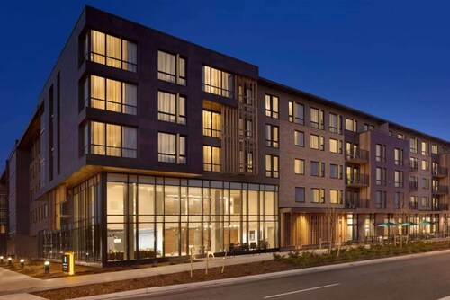 Near Pearl Street Mall + Free Breakfast. Pool. Gym