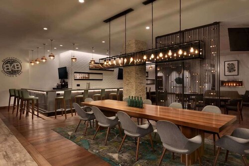 Close to CU Boulder + Free Breakfast. Pool. Gym.