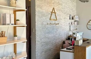 Lobby - Near Pearl Street | Pool. Spa + On-Site Dining (Boulder)