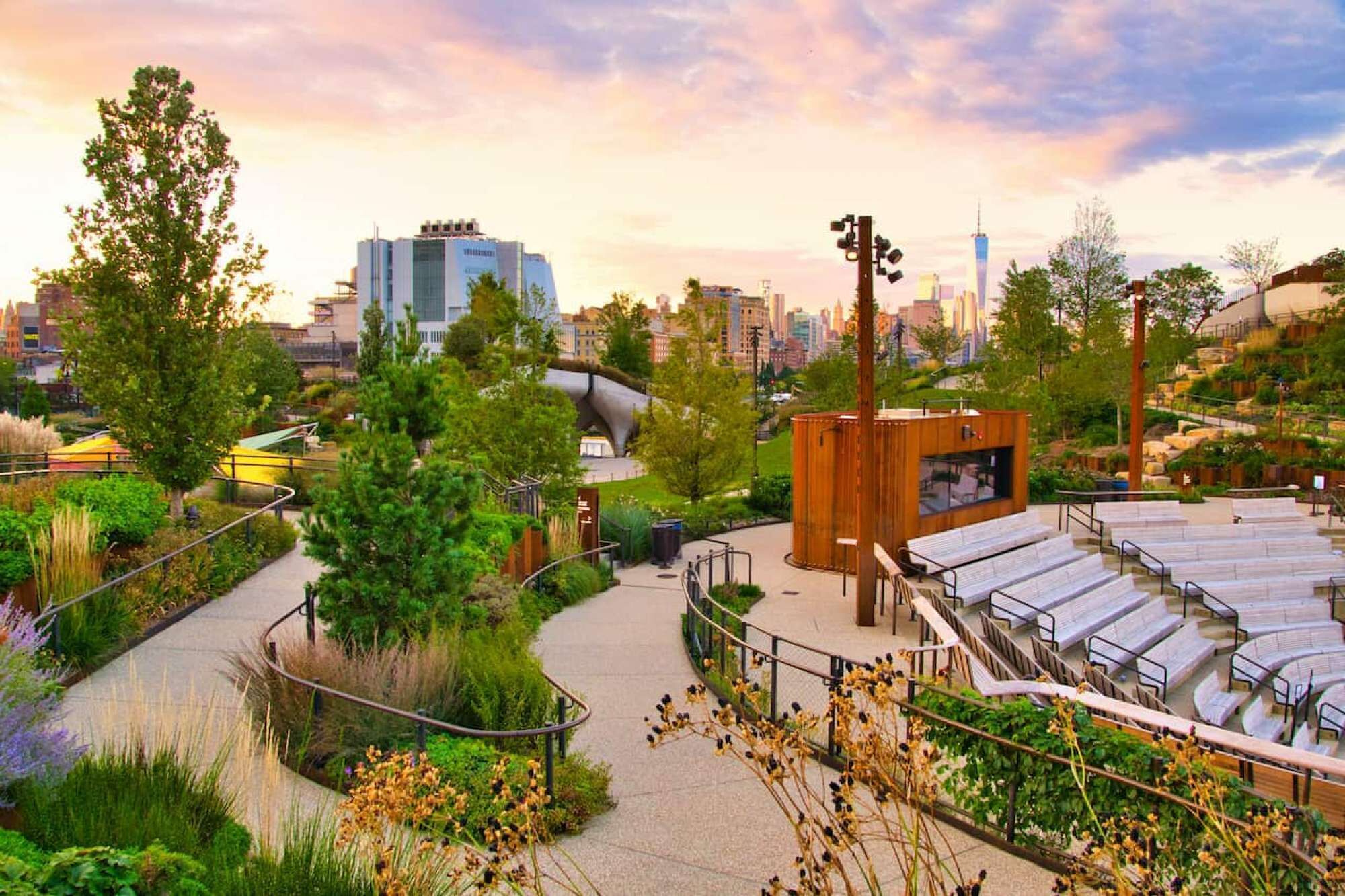 المنطقة المحيطة بالمنشأة