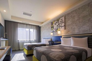 Työpöytä, silitysrauta/-lauta, Wi-Fi, vuodevaatteet