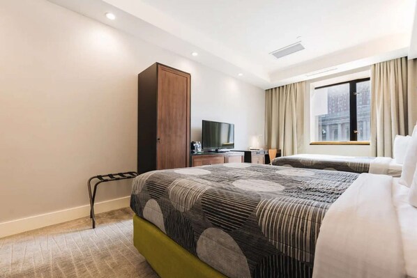 Desk, iron/ironing board, WiFi, bed sheets