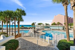 Outdoor pool - Newly Renovated-Luxury-Steps to Beach-Pool-Tikibar-Pickleball-Accessible (Miramar Beach)
