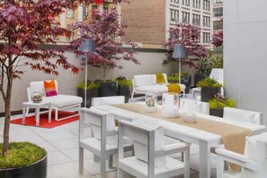 屋外ダイニングエリア