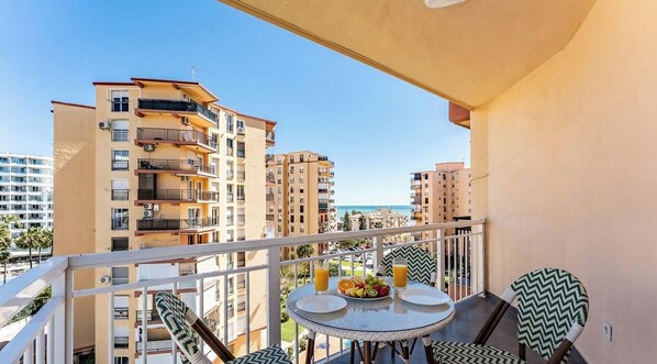 Outdoor dining - Beachfront place with Balcony & Pool REF012 (Torremolinos)