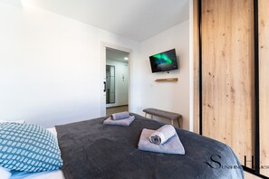 1 bedroom, iron/ironing board, free WiFi, bed sheets - Beachfront place with Balcony & Pool REF012 (Torremolinos)