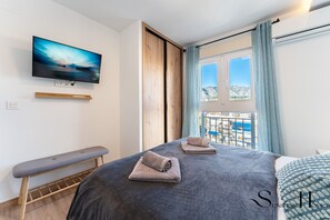 1 bedroom, iron/ironing board, free WiFi, bed sheets - Beachfront place with Balcony & Pool REF012 (Torremolinos)