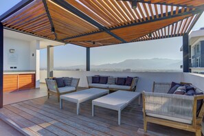 Terrace/patio - Stunning Ocean+Marina Views Rooftop Infinity Pool (Puerto Vallarta)