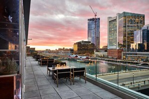 تناول الطعام بالخارج