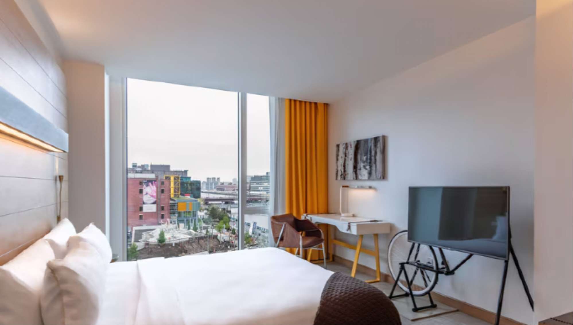 Skrivbord, strykjärn/strykbräda, wi-fi och sängkläder