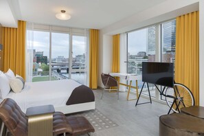 Desk, iron/ironing board, WiFi, bed sheets