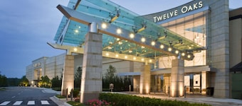 Steps to Fountain Walk + On-site Dining. Pool. Gym