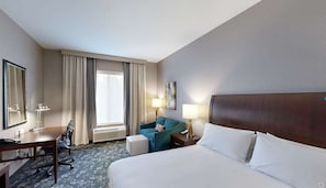 1 bedroom, desk, iron/ironing board, bed sheets - Close to Twelve Oaks Mall + Dining. Pool. Gym. (Novi)