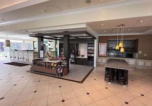 Dining - Close to Twelve Oaks Mall + Dining. Pool. Gym. (Novi)