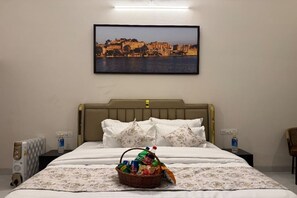 Tabla de planchar con plancha, acceso a internet y ropa de cama 