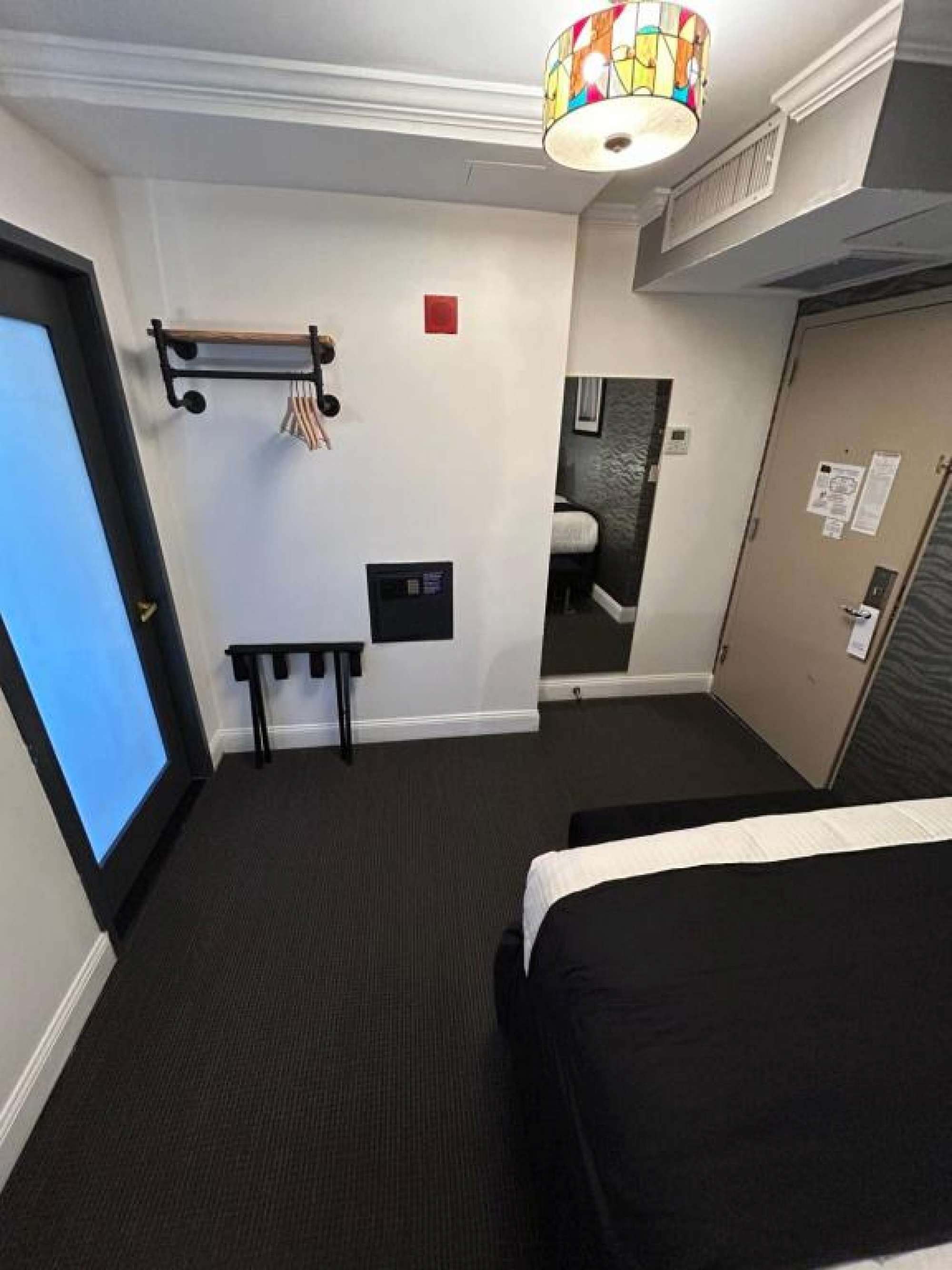 1 bedroom, desk, iron/ironing board, WiFi