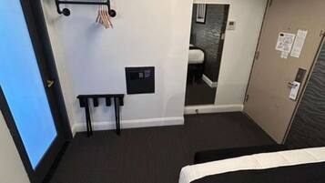 1 bedroom, desk, iron/ironing board, WiFi