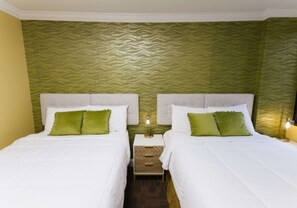 1 makuuhuone, työpöytä, silitysrauta/-lauta, Wi-Fi