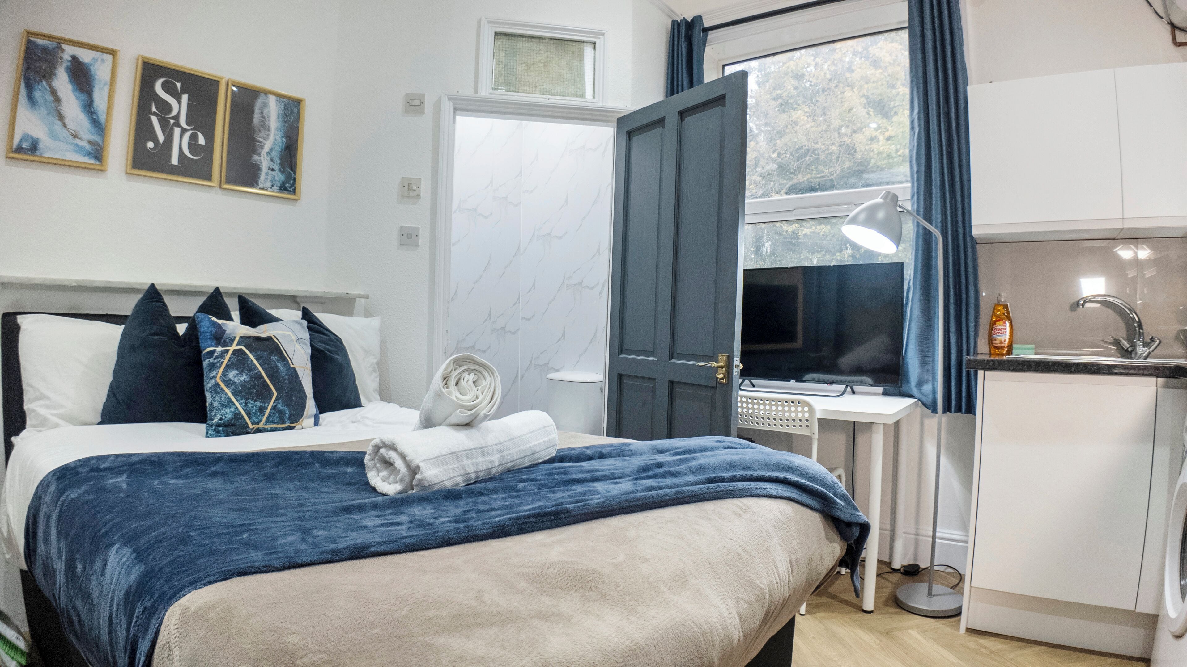 Escrivaninha, ferros/tábuas de passar roupa, Wi-Fi de cortesia