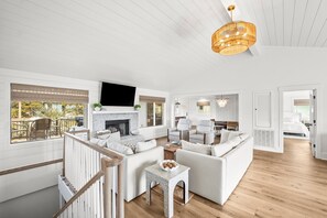 TV, offices - 798 Marlin Drive (Saint Helena Island)