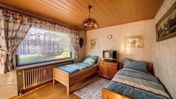 4 Schlafzimmer, Bügeleisen/Bügelbrett, kostenloses WLAN, Bettwäsche