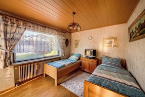 4 chambres, fer et planche à repasser, Wi-Fi gratuit, draps fournis