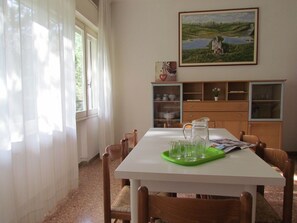 Leilighet, 2 soverom, terrasse, hageutsikt | Spisestue