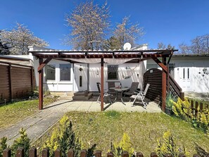 Outdoor dining - Bungalow 33 by Interhome (Middelhagen - Insel Rügen)