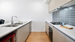 Apartment | Private kitchen - Spacious Tarneit Home With Private Garden (Melbourne)