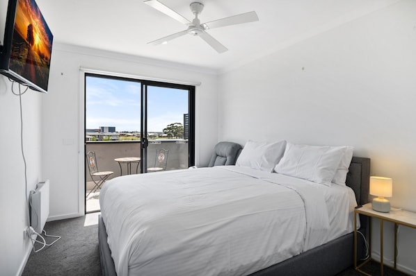 Apartment | 2 bedrooms, bed sheets - Spacious Tarneit Home With Private Garden (Melbourne)