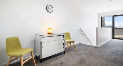 Spacious Tarneit Home With Private Garden