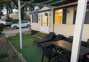 Mobil Karavan, 2 kamar tidur, pemandangan kebun | Eksterior